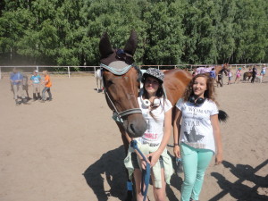 Maja z Kamilą i Cyprys jako raper