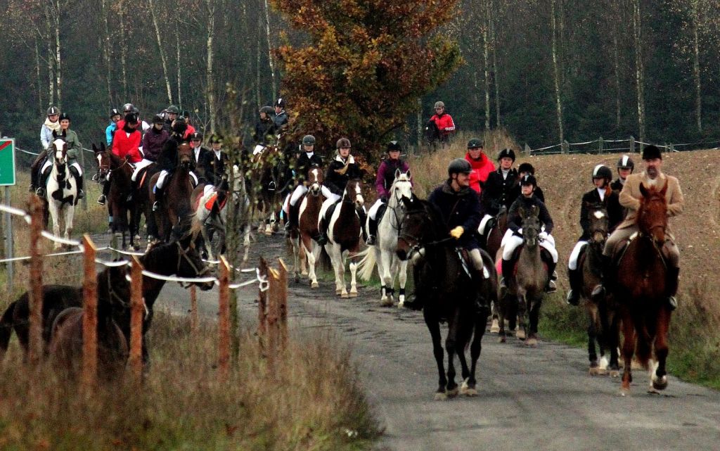 Zastęp podąża na miejsce gonitwy