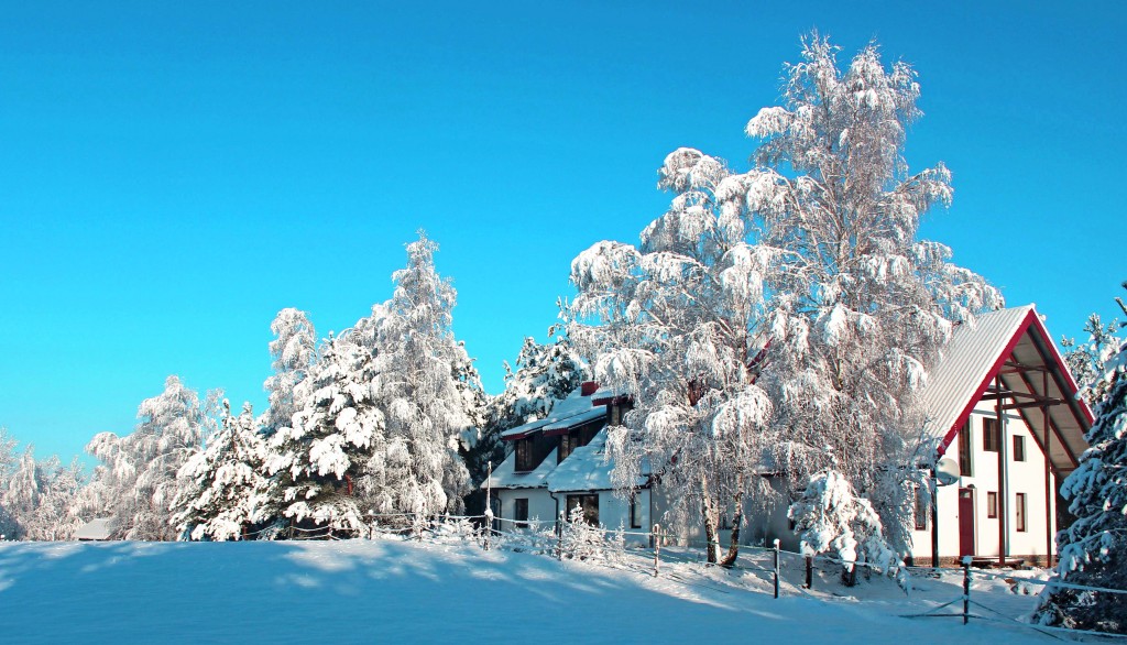 Waszym oczom ukaże się niczym zamek Królowej Lodu ośrodkowy hotel.